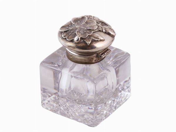 A crystal inkwell  - Auction Furniture, silvers, paintings and antique curiosities partly from Villa Mannelli - Maison Bibelot - Casa d'Aste Firenze - Milano