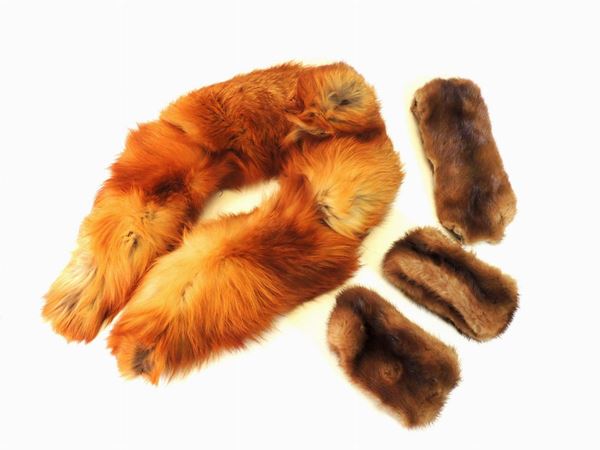 Accessories and fur fragments lot