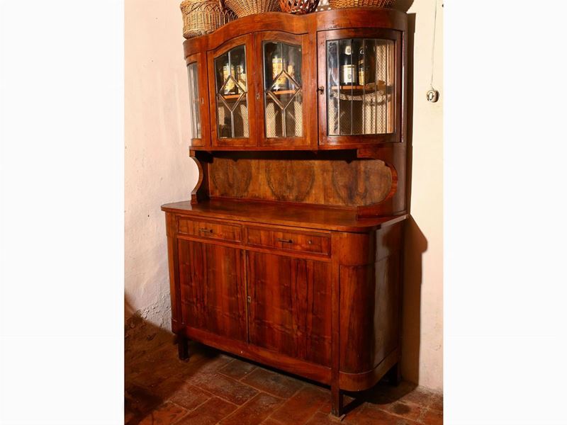 Credenza a Due Corpi Impiallacciata in Noce e Piuma di Noce