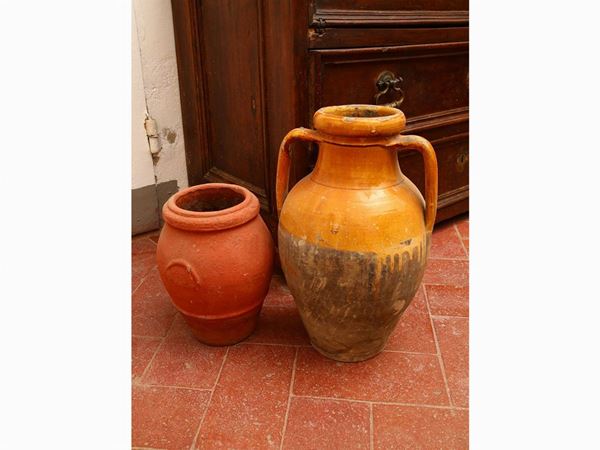 Two terracotta jars  - Auction Furniture and Paintings from the Ancient Fattoria Franceschini, partly from Villa I Pitti - Maison Bibelot - Casa d'Aste Firenze - Milano