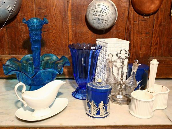 Lot of curiosities for the home and the table