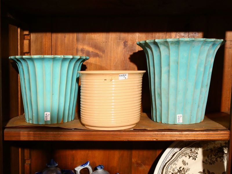 Tre Portavasi in Terracotta Smaltata nei Toni del Turchese e del Beige