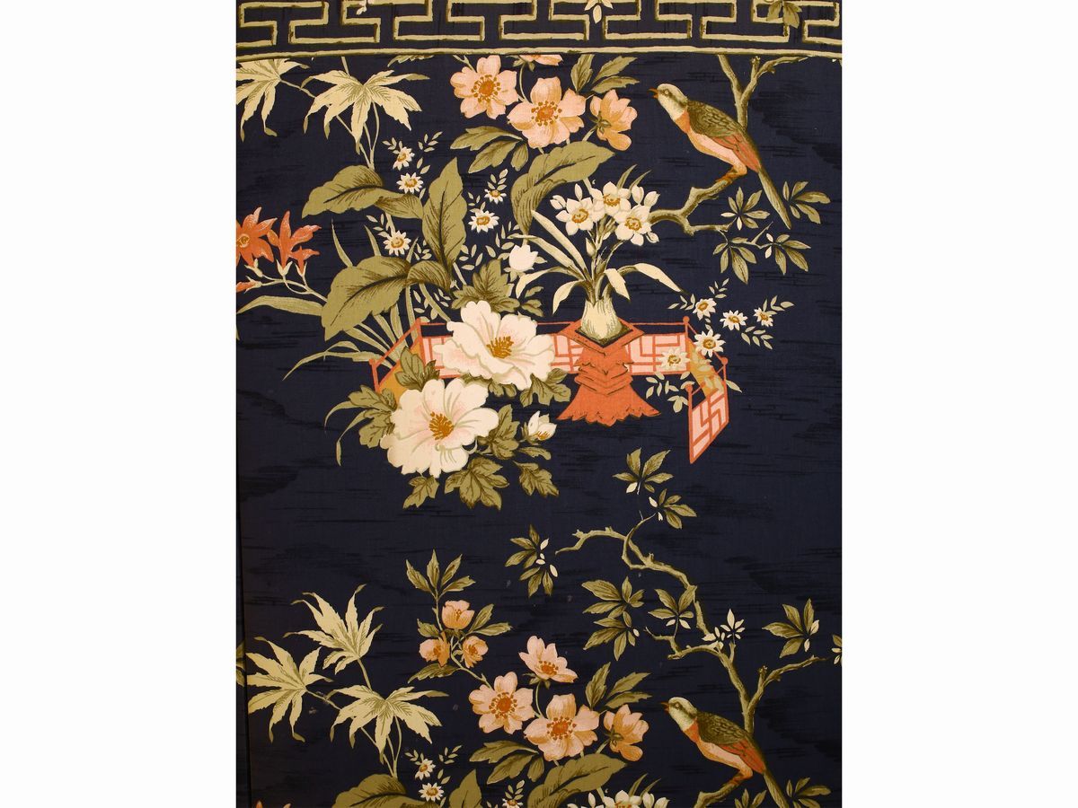 Armadio Rivestito in Seta a Chinoiserie