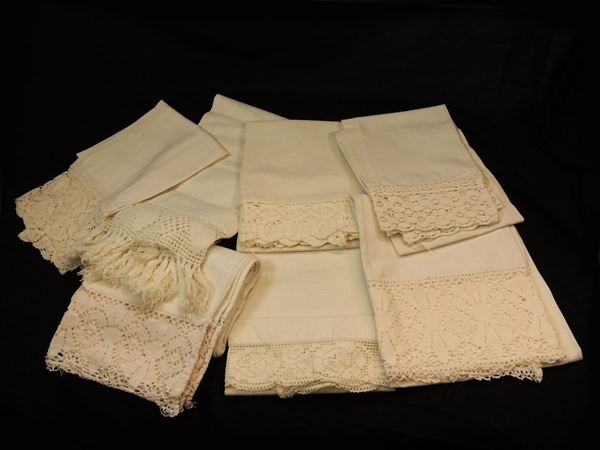 White linen towels lot  - Auction Furniture and Paintings from a villa in Fiesole (FI) - Maison Bibelot - Casa d'Aste Firenze - Milano