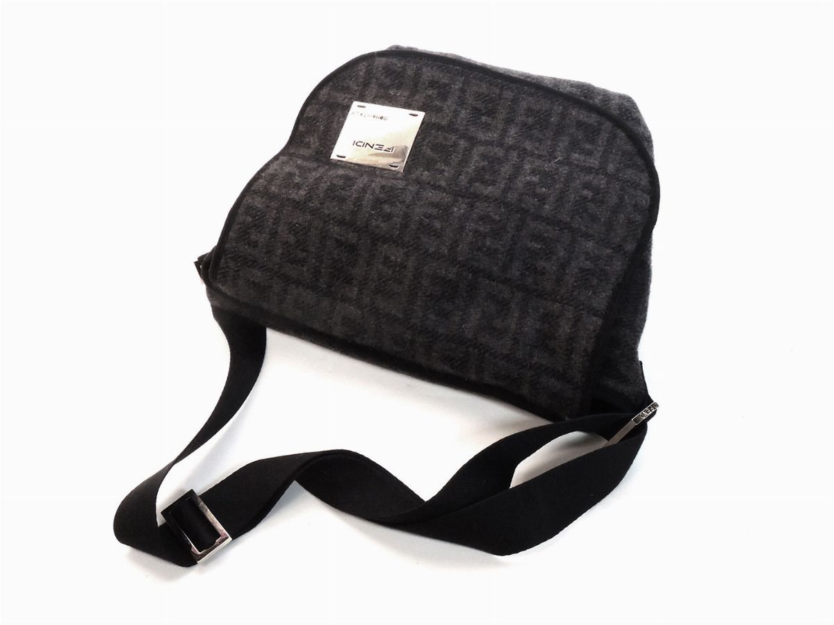 Borsa a Spalla in Lana Grigia e Nera, Fendi