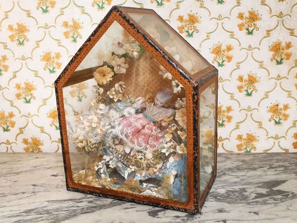 Devotional glass case  (late 19th century)  - Auction Tuscan style: curiosities from a country residence - Maison Bibelot - Casa d'Aste Firenze - Milano