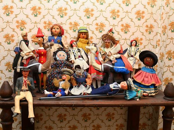 Miscellaneous of small souvenir dolls  - Auction Tuscan style: curiosities from a country residence - Maison Bibelot - Casa d'Aste Firenze - Milano