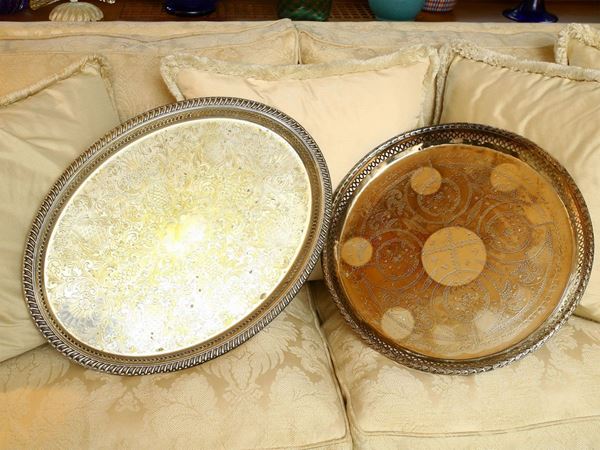 Two trays in silver metal
