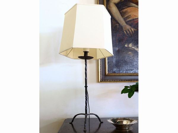 Wrought iron table lamp  - Auction Furniture and Paintings from a villa in Fiesole (FI) - Maison Bibelot - Casa d'Aste Firenze - Milano