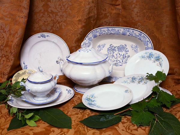 A mix of accessories and dishes in earthenware and porcelain  (late 19th century)  - Auction Tuscan style: curiosities from a country residence - Maison Bibelot - Casa d'Aste Firenze - Milano