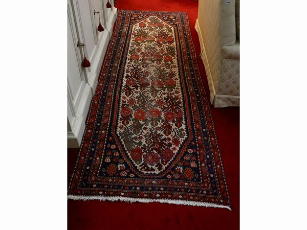 Persian gallery carpet  - Auction Furniture and Paintings from a villa in Fiesole (FI) - Maison Bibelot - Casa d'Aste Firenze - Milano