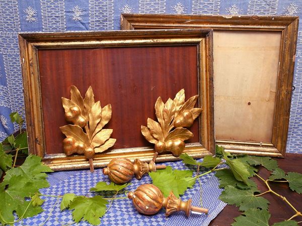 Lotto di accessori in legno intagliato e dorato