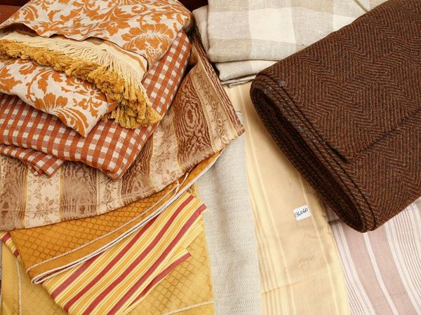 Mixture of fabrics in shades of beige and brown  - Auction Tuscan style: curiosities from a country residence - Maison Bibelot - Casa d'Aste Firenze - Milano