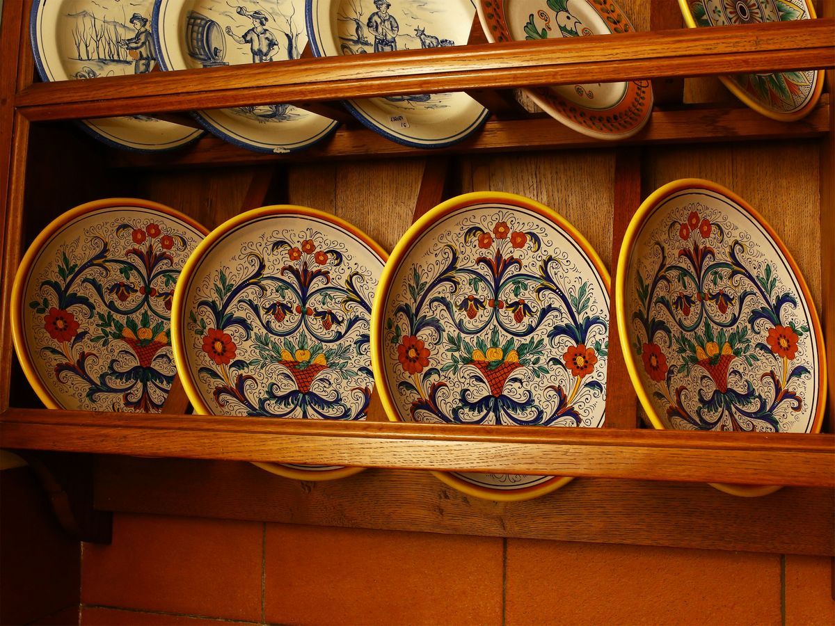 Serie di Otto Piatti in Ceramica, Deruta
