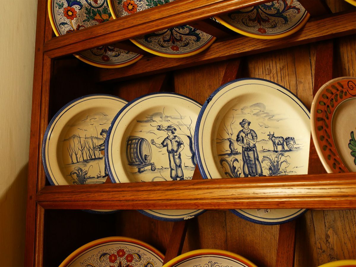 Serie di Sei Piatti in Ceramica