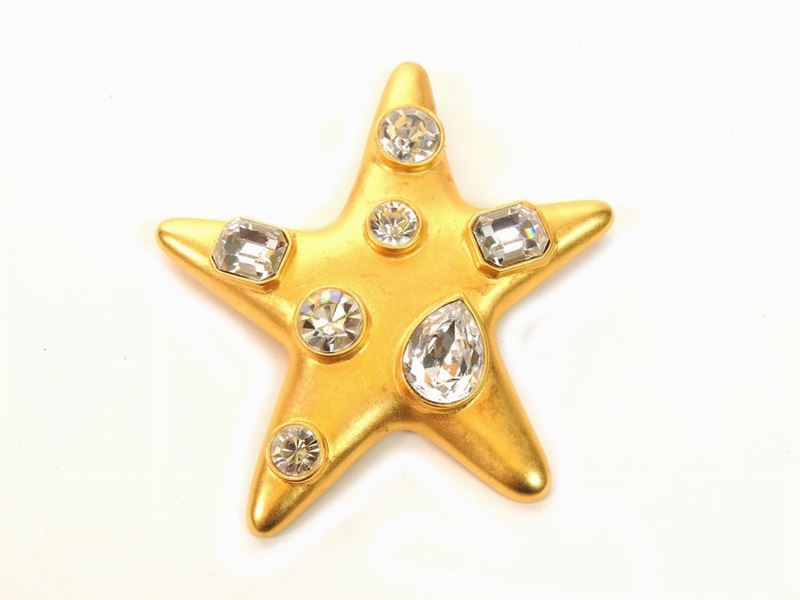 Spilla Starfish in Metallo Dorato Satinato e Cristalli, Kenneth Jay Lane