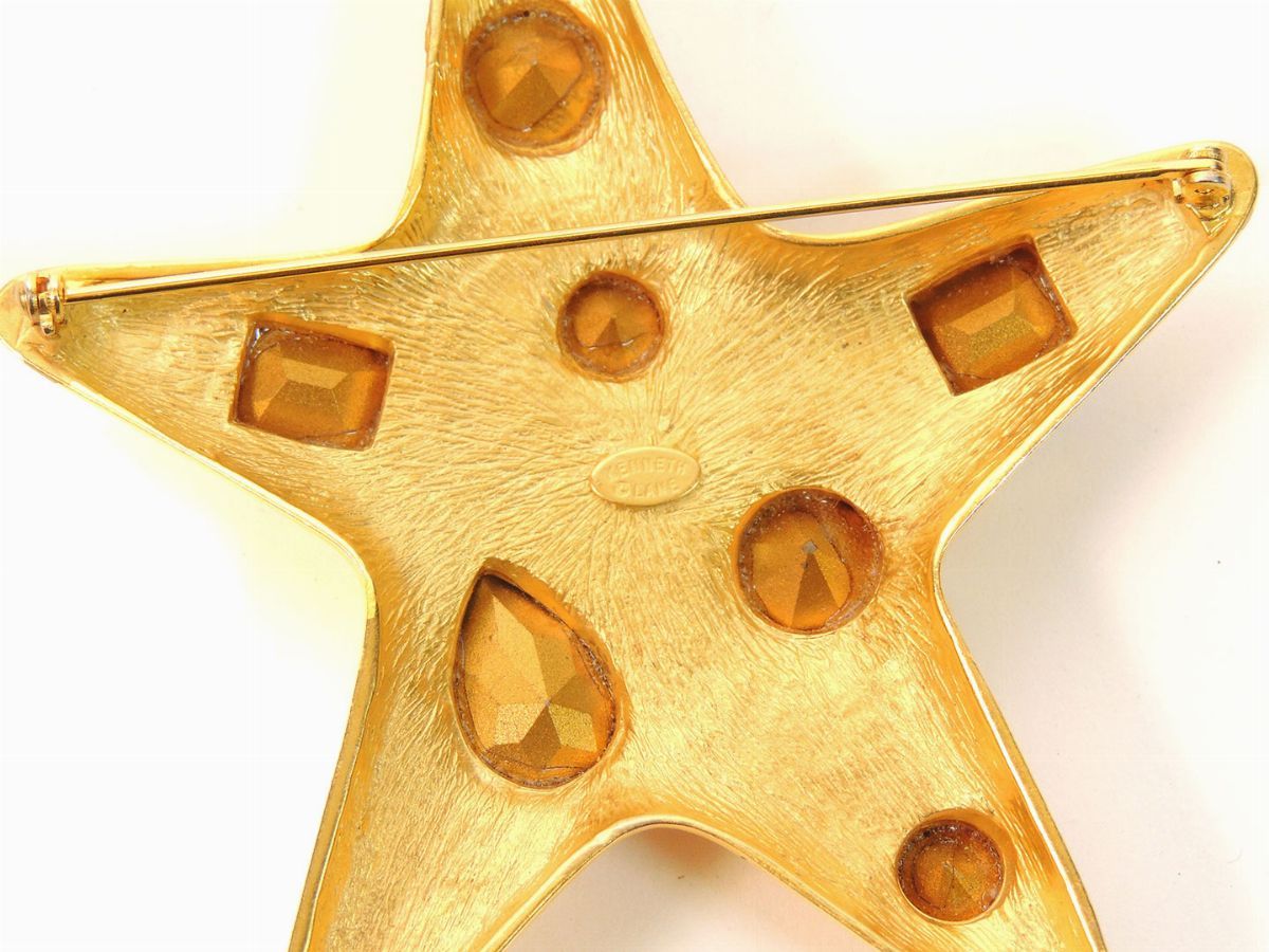 Spilla Starfish in Metallo Dorato Satinato e Cristalli, Kenneth Jay Lane