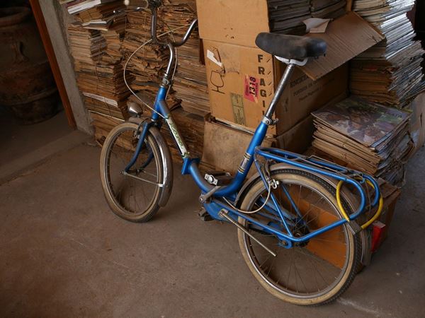 Vintage bicycle "Lara"  - Auction Furniture and Paintings from the Ancient Fattoria Franceschini, partly from Villa I Pitti - Maison Bibelot - Casa d'Aste Firenze - Milano