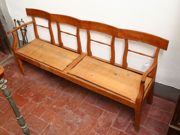 Cherry wood bench sofa  (Tuscany, end of 18th century)  - Auction Furniture and Paintings from the Ancient Fattoria Franceschini, partly from Villa I Pitti - Maison Bibelot - Casa d'Aste Firenze - Milano