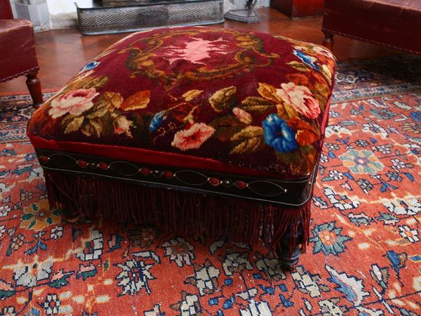 Large pouf  (second half of the 19th century)  - Auction Furniture and Paintings from the Ancient Fattoria Franceschini, partly from Villa I Pitti - Maison Bibelot - Casa d'Aste Firenze - Milano