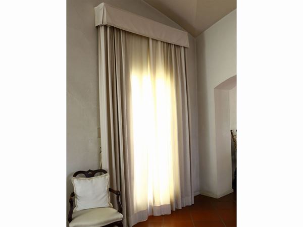 Curtains in ivory fabric  - Auction Furniture and Paintings from a villa in Fiesole (FI) - Maison Bibelot - Casa d'Aste Firenze - Milano