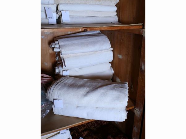 Lot of linen towels  - Auction Furniture and Paintings from the Ancient Fattoria Franceschini, partly from Villa I Pitti - Maison Bibelot - Casa d'Aste Firenze - Milano