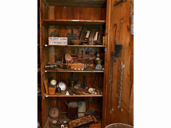 Work tools and ancient curio lot