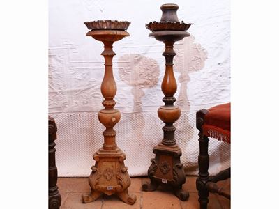 Coppia di Torciere in Legno Intagliato e Laccato