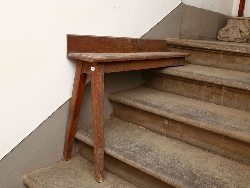 Curioso Scaffale da Scale in Legno Tenero