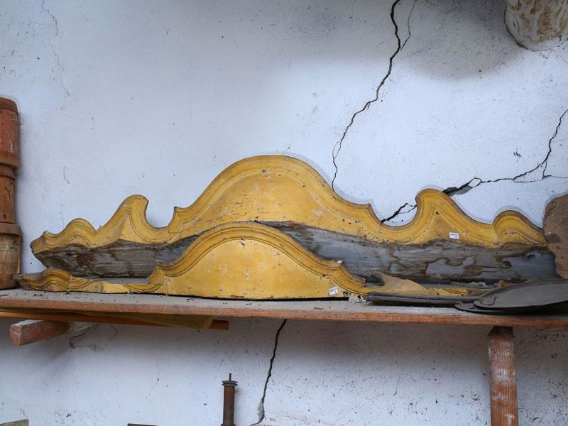 Coppia di Baldacchini in Legno Laccato Color Ocra