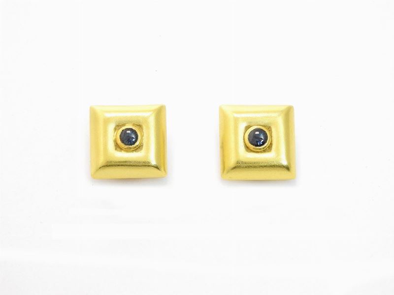 Orecchini in Oro Giallo Sabbiato con Topazi Azzurri