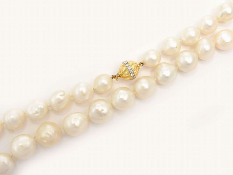 Collana di Perle South Sea Barocche con Fermezza in Oro Giallo e Diamanti