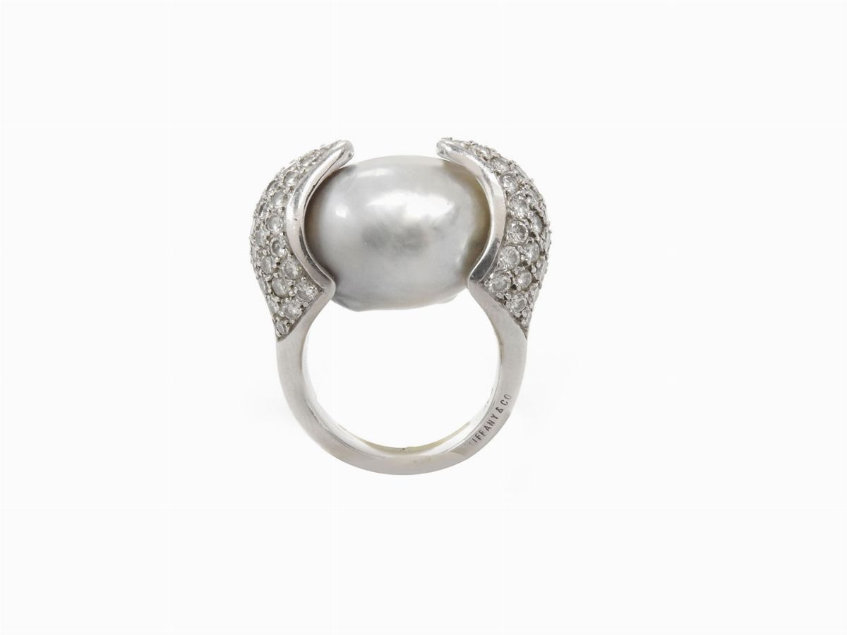 Anello Tiffany & Co in Platino con Diamanti e Perla Coltivata South Sea
