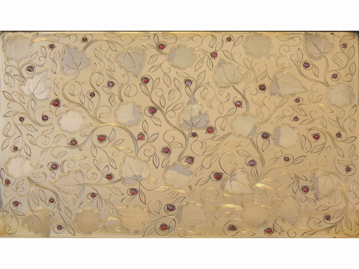 Trousse Portatrucchi in Argento Vermeil con Gemme Rosse