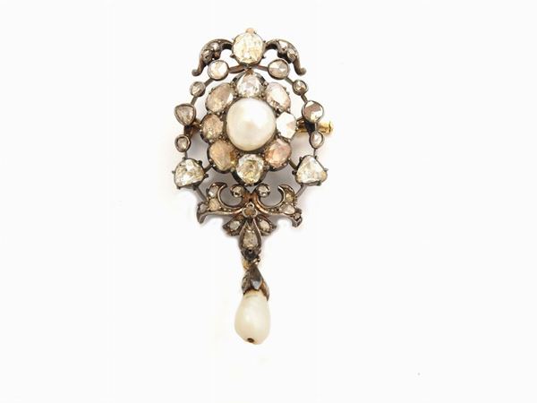 Brooch pendant in yellow gold and silver with foilbacked diamonds and probably natural pearls