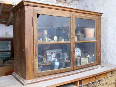 Stipo Pensile in Legno Tenero Laccato Ad Imitazione della Radica