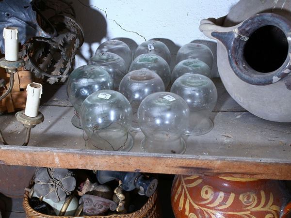 Serie di undici bobeches portacandele in vetro soffiato incolore