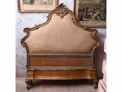 Coppia di Letti Singoli in Legno Intagliato e Dorato