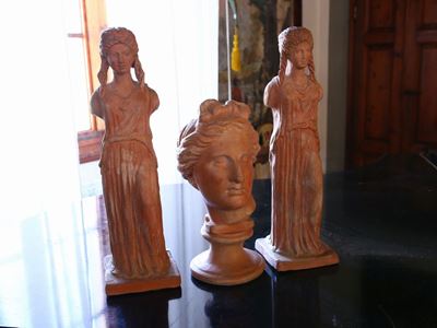 Tre Soprammobili in Terracotta
