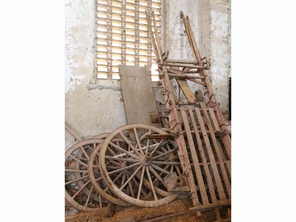Cinque ruote in legno per carro agricolo