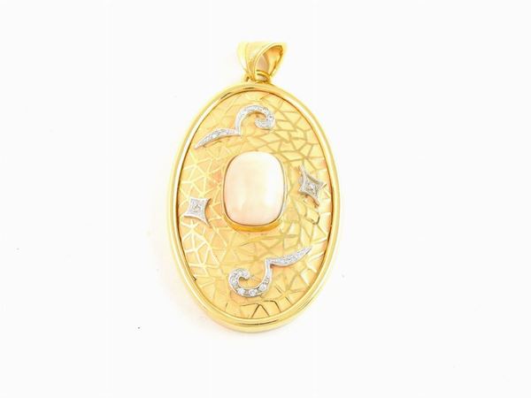 Yellow gold pendant with diamonds, pink coral and pink enamels