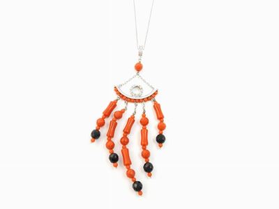 Demi Parure, Collana e Orecchini Pendenti in Oro Bianco con Diamanti, Corallo Rosso e Onice