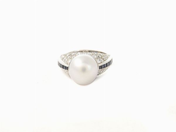 White gold Leo Pizzo band ring with diamonds, sapphires and cultured pearl