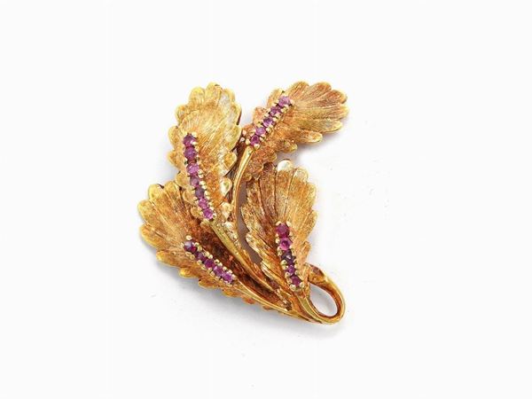 Yellow gold brooch with rubies  - Auction Jewels and Watches - Maison Bibelot - Casa d'Aste Firenze - Milano
