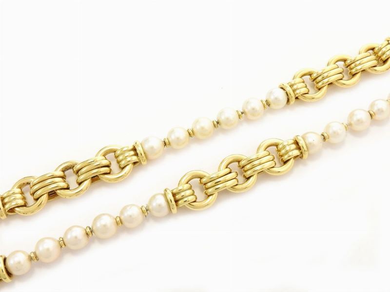 Lunga Collana in Oro Giallo con Perle Coltivate Akoya