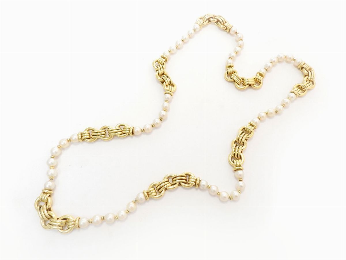 Lunga Collana in Oro Giallo con Perle Coltivate Akoya
