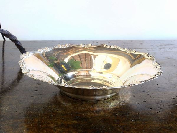 Silver bowl  - Auction Furniture and Paintings from a villa in Fiesole (FI) - Maison Bibelot - Casa d'Aste Firenze - Milano