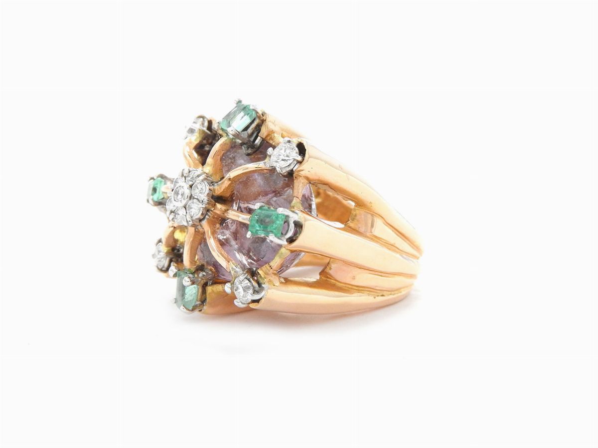 Anello in Oro Rosa con Diamanti, Smeraldi e Quarzo Ametista