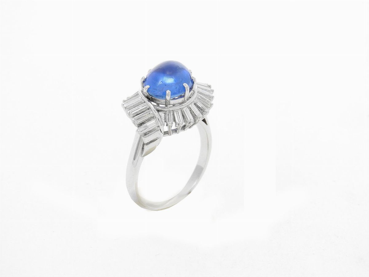 Anello in Platino con Diamanti e Zaffiro Birmano