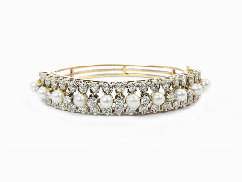Bracciale Rigido in Oro Giallo 585/1000 con Diamanti e Perle Coltivate